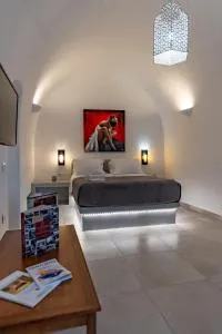 Argy's Luxury Caves - Red Cave - Órmos Athiniós