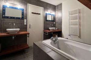 Villas Maison familiale 10 p, a pied des plages de Port-Blanc : photos des chambres