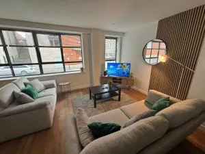 2 Bedroom, 2 Bathroom Flat in Nottingham City Centre with FREE Parking - 伊斯特伍德