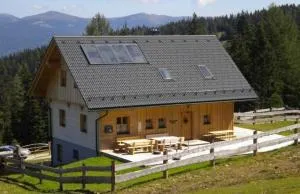 Almhütte mit Wellnessbereich und Terrasse - Mönchegg