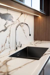 Cozy Elegant 2BR Apt + Free Parking next to Paradise Mall