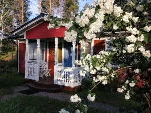 Gemütliches Ferienhaus am Waldrand in Fågelfors mit Garten, Grill und Terrasse - Berga
