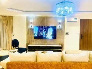 Beautiful 2 bed flat in much sought after estate - Moba