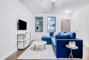 CozySuites Music Row Classy 1BR with free parking 24
