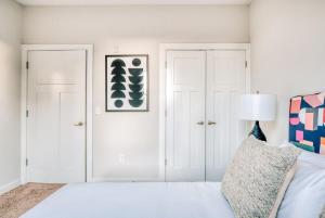 CozySuites Music Row Classy 1BR with free parking 24