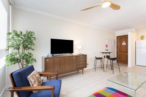 Home2Book Bright Apt & Communal Pool Santa Cruz