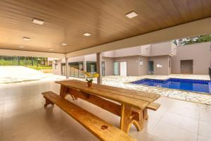 Oásis Verde c Piscina Borda Infinita e 5 Quartos