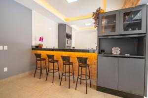 Oásis Verde c Piscina Borda Infinita e 5 Quartos