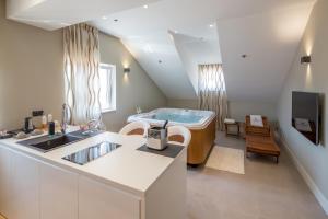 Premium Suite room in Cornaro Hotel