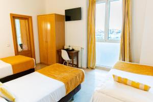 Basic Triple Room room in Hostal Josefina