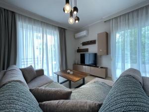 Athenean Modern Comfort in Goudi