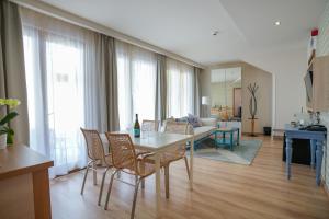Two-Bedroom Apartment room in Imola Udvarház Dessert Hotel