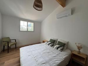 Maisons de vacances Villa Petit Caprice - Piscine privee au calme dans jardin arbore : photos des chambres