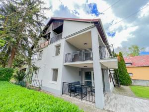 MIHI APARTMAN