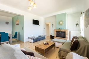 Verga Beachside Getaway with Panoramic Seaviews