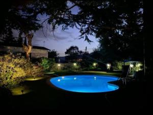 Preciosa cabaña con jardín y barbacoa