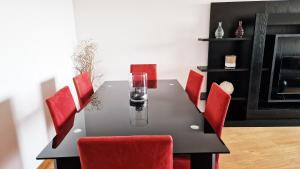 Azenha Apartment by LovelyStay