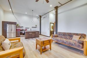 Cashton Studio Apartment Steps to Downtown!