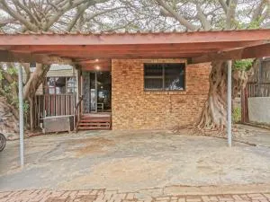 Seaviews Holiday Resort - Aston Bay