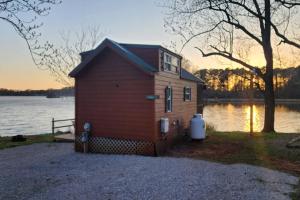 Wheeler Lake Sunset Retreat 1