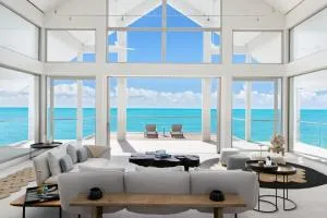 La Mer South, Luxury Oceanfront on Sapodilla Bay - Five Cays Settlement