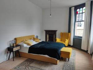 7 Bed House - Sleeps 26 - Parking - Wifi - Garden