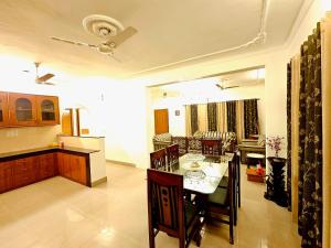 Queens Courtyard by Devlok Villas