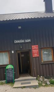 Črnuški dom na Mali planini