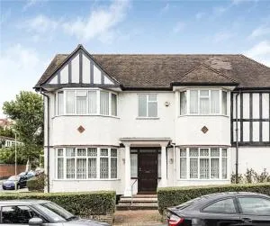 Large 5 Bedroom house in Finchley - Maida Vale