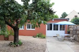 La maison de Philippe & Maryse en Bourgogne Franche Comté Dijon, entre ville, jardins et vignes, aux portes de la Cité Internationale Gastronomique et du Vin - Chenôve