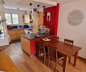 Maisons de vacances Maison cosy-JO24 a Voisins-le-Bx : photos des chambres