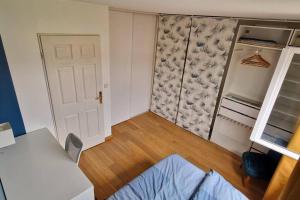 Maisons de vacances Maison cosy-JO24 a Voisins-le-Bx : photos des chambres