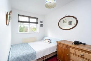 Victoria Park 2 Bedroom House w Garden & Parking