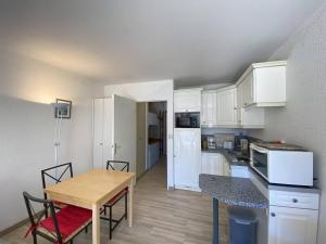 Appartements Studio climatise avec jardin en front de mer, proche commerces, garage ferme - FR-1-100-334 : photos des chambres