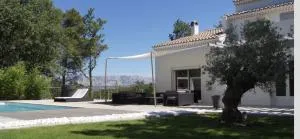 Villa contemporaine face à la Sainte Victoire - Peynier