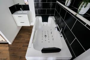 Appartements NG SuiteHome - Lille l Roubaix Trichon - Balneo - Netflix - Wifi : photos des chambres