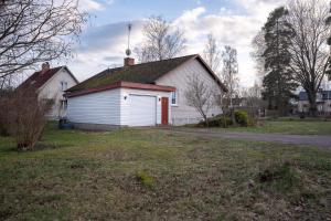 Zentral gelegenes Ferienhaus Villa sol Mörlunda in Schweden - Nahe zum See und 1 Minute zum Einkaufsmarkt