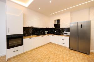 EJ Beachfront Luxury Apartment