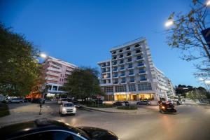 EJ Beachfront Luxury Apartment