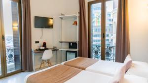 Twin Room with Private Bathroom room in Hostal Gran Via 44
