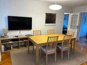 Old Town 2-Bedroom Apartment Sienny Market Square by Stayly