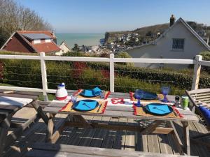 Maisons de vacances La Falaise Bleue - Vue mer - Plage a pied : photos des chambres
