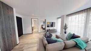 Spacious 1 bedroom apartment with balcony