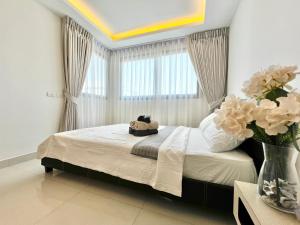 Club Royal Condominium Wongamat 1 bedroom on the first line of the sea