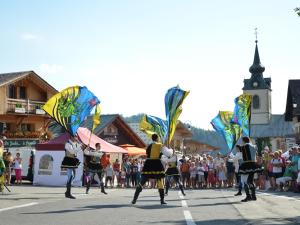 Appartement avec balcon au calme et vue sur montagne, parking privé - FR-1-505-101