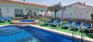 SE ALQUILA CHALET CON PISCINA Y YACUCCI
