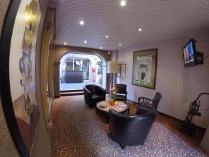 Hotels Noemys Gradignan - ex Cit'Hotel Le Chalet Lyrique : photos des chambres