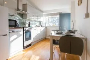 Free Parking | Free Wifi | Smart TV - Sketty