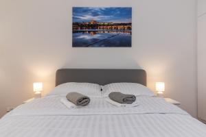 The BEST LOCATION in Prague, Charles Bridge & Old Town Square