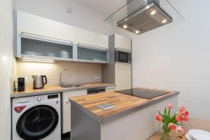 The BEST LOCATION in Prague, Charles Bridge & Old Town Square